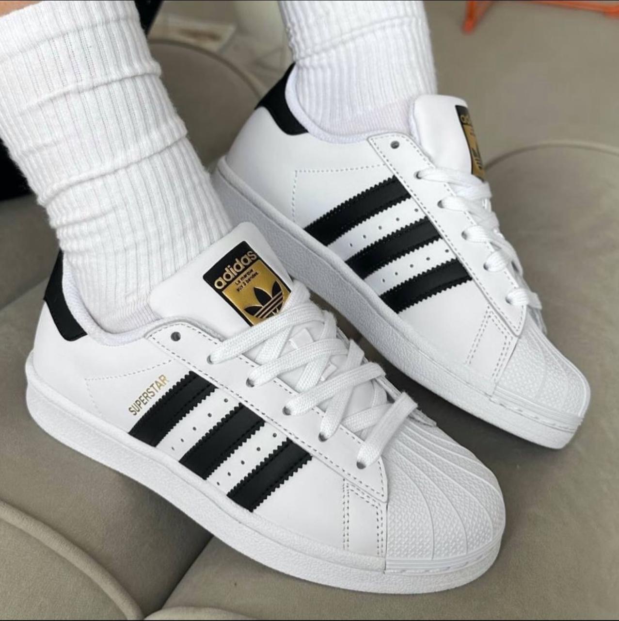 Tênis adidas super star